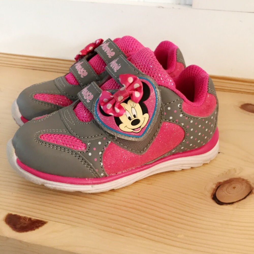Minnie Mouse tennis shoes